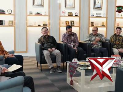 Kapolda sumatera selatan menerima kunjungan dari PLN di gedung presisi