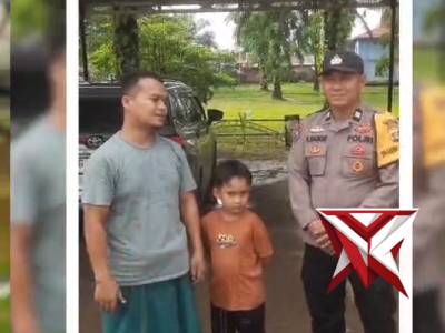 *Tim Patroli Polsek BTS Ulu Bantu Pemudik Pecah Ban*

Tim patroli Polsek BTS Ulu Polres Musi Rawas m
