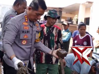 Kapolresta Bandung menyampaikan duka atas musibah yang menimpa warga setempat