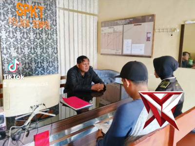 Anggota Polsek Sempol Tunjukkan Pelayanan Prima kepada Warga