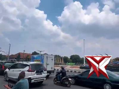 ? Karolog Polda Jateng Cek Kesiapsiagaan Personel di Pospam Terpadu Alun-Alun Sragen

Karolog Polda