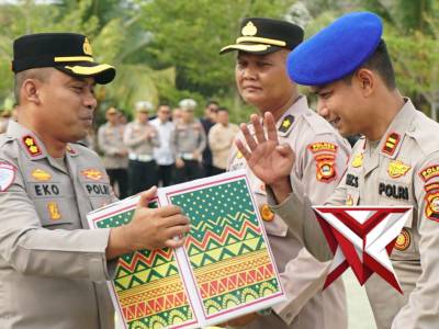 TIDAK NUNGGU HARI BESAR PAK KAPOLRES BAGI BAGI REJEKI KE ANAK BUAH