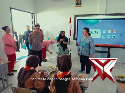 Saat takbir menggema di seluruh penjuru negeri, menyambut hari yang suci, menuju kebaikan yang lebih