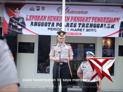 Hattrick, Tiga Anggota Polres Trenggalek Terima Kenaikan Pangkat Pengabdian