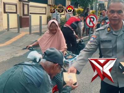 Senyum di Jalan Yos Sudarso: Saat Polisi dan Warga Linggau Berbagi Berkah Ramadhan