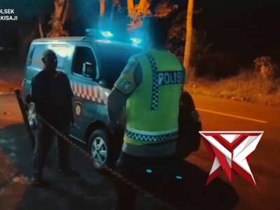 Polsek Pakisaji, Patroli Malam Blue Light antisipasi gangguan kamtibmas - PoliceTube