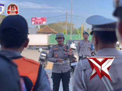 Edukasi kamseltibcarlantas kepada supir truk jalur terminal tipe A mengwi