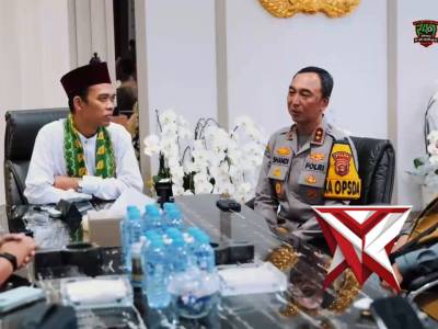 Menjemput Kemuliaan dalam Pengabdian: Momen Khusyuk Kapolda Sumsel & UAS di Masjid Assa&rsquo;adah