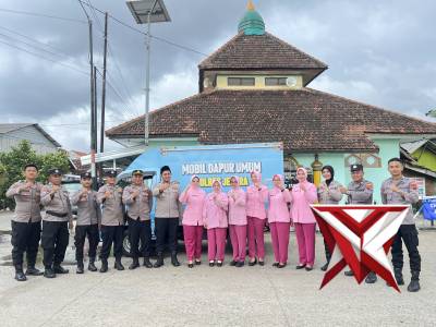 Polres Jepara Tebar Kebaikan, Bagikan Ratusan Paket Takjil di Depan Masjid Baiturrohman Mulyoharjo