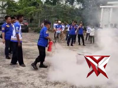 Polsek Lempuing Jaya dan Damkar OKI Perkuat Sinergi Lewat Simulasi Karhutla