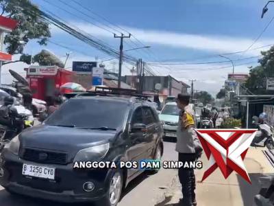 Kapospam Cimaung pimpin langsung pengaturan lalu lintas sekitar SPBU Cikalong