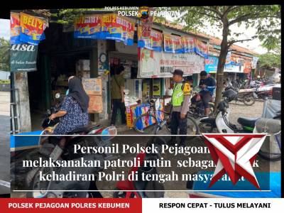Personel Polsek Pejagoan melaksanakan patroli  sebagai bentuk kehadiran Polri di tengah masyarakat