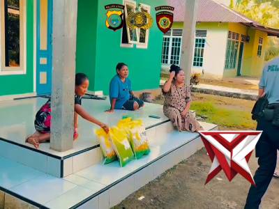 PENDISTRIBUSIAN BERAS PANGAN MURAH OLEH DIT SAMAPTA POLDA MALUKU UTARA
