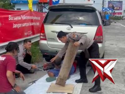 RESPON CEPAT POLRES NGAWI BANTU MOBIL PEMUDIK YANG BERMASALAH