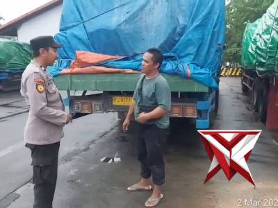 Giat Patroli KRYD dialogis dengan sopir truk