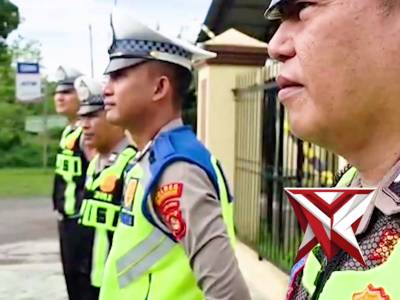 Polres OKI berbagi Takjil untuk Masyarakat