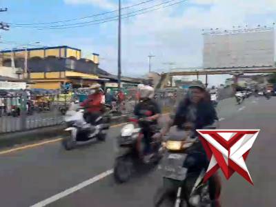 Aiptu Dinar Live Report pada titik kemacetan di Wilayah Polsek Lawang - PoliceTube