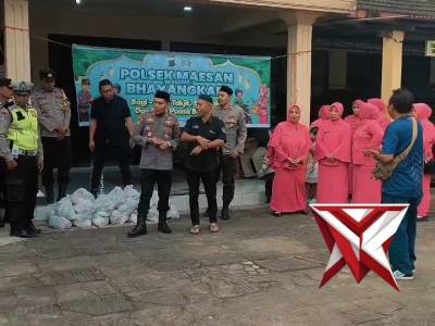 POLSEK MAESAN BERSAMA BHAYANGKARI RANTING BAGI BAGI TAKJIL DAN SEMBAKO - PoliceTube