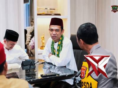 Menjemput Kemuliaan dalam Pengabdian: Momen Khusyuk Kapolda Sumsel & UAS di Masjid Assa&rsquo;adah

Suasan