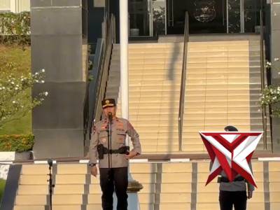 Padang &ndash; Wakapolda Sumatera Barat Brigjen Pol Solihin, S.I.K., M.H., CSPHR memimpin apel pagi person