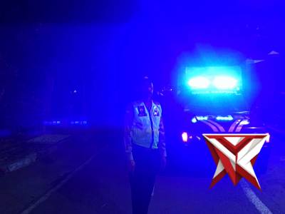 Patroli dialogis malam hari