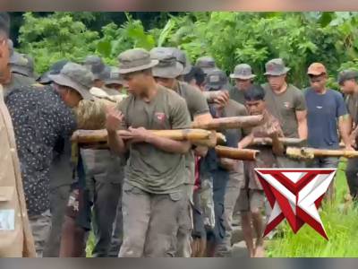 Jembatan yang terbangun bukan hanya menghubungkan dua sisi sungai, tetapi juga menyambungkan harapan