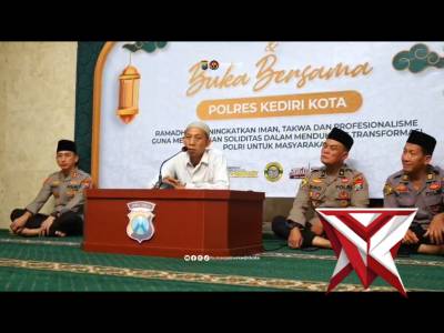 Kapolres Kediri Kota melaksanakan giat tausiah dan buka puasa bersama di Masjid Baiturohim