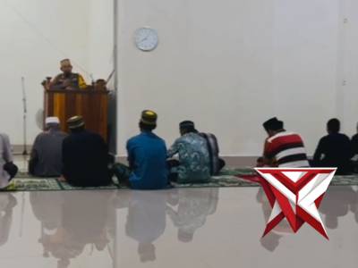 KAPOLSEK LADONGI IPTU AGUS, S.H., M.H. MEMBERIKAN HIMBAUAN KAMTIBMAS KEPADA JAMAAH SHALAT TARAWEH - PoliceTube