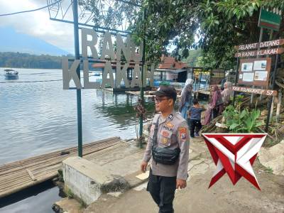 Anggota Polsek Klakah patroli di tempat wisata
