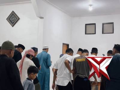 Sholat isya & tarawih bersama masjid An Nur As Syarqi Polres maluku barat daya