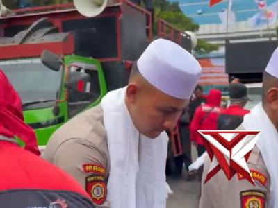 SEJUKKAN RAMADHAN, POLDA METRO JAYA KEDEPANKAN PENDEKATAN HUMANIS DAN TIM SHOLAWAT DALAM PELAYANAN P