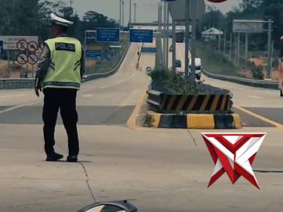 Pembuatan kendaraan Sumbu tiga.11 - PoliceTube