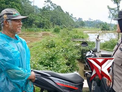 Bhabinkamtibmas Polres Batang Berikan Imbauan kepada Warga