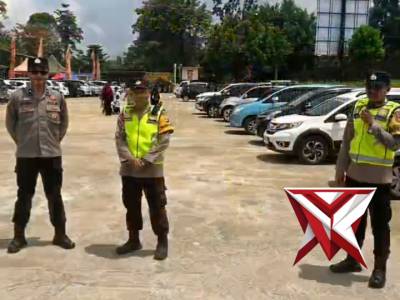 Personel Polsek Stl Ulu Terawas melaksanakan Giat pengamanan objek wisata danau aur