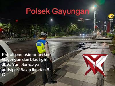 Polsek Gayungan melaksanakan patroli pemukiman wilkim Gayungan dan blue light - PoliceTube