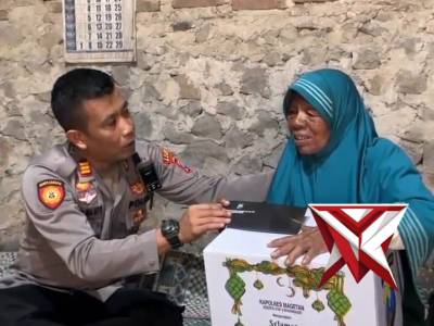 Satu Bantuan, Seribu Harapan.

Kepedulian Kapolres Magetan hadir untuk mereka yang membutuhkan&mdash;karen