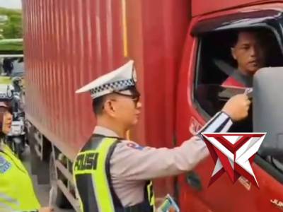 OPS KETUPAT MUSI 2026
Satgas Kamseltibcar Lantas melaksanakan kegiatan pengaturan lalu lintas