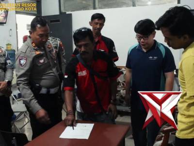 Mediasi supir Ambulan dan sopir mobil box yang berselisih di Kelurahan Jati Kecamatan Mayangan Kota