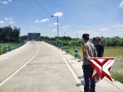 Anggota Polsek Dawarblandong PAM Monitoring Giat Perguruan silat