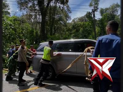 terjadi kecelakaan lalu lintas di jalan rengganis arah cibuni
