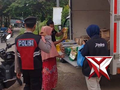 Polsek Batu Aji Pada Kegiatan Gerakan Pangan Murah - PoliceTube