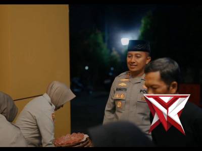 Sahur Gratis Kapolres Kediri Bersama Warga