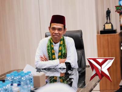 Menjemput Kemuliaan dalam Pengabdian: Momen Khusyuk Kapolda Sumsel & UAS di Masjid Assa&rsquo;adah