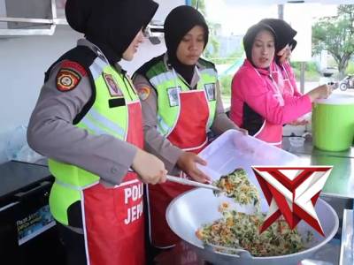Dapur Umum Polres Jepara Bagi Takjil

polresjeparatakjilramadhan