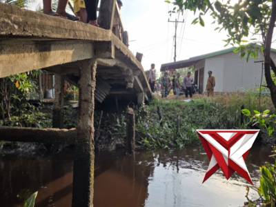 GIAT GOTONG ROYONG UPIKA KEC.PELANGIRAN BERSAMA MASYARAKAT KEL.PELANGIRAN