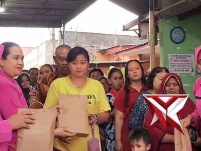 Polsek Tenggilis Mejoyo Bagikan Takjil