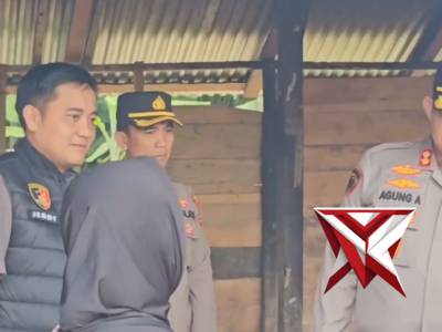 Kapolres Musi Rawas bersama Ketua PCNU Musi Rawas  meninjau lokasi kebakaran