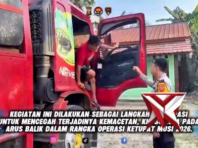 Kapolres Muba bersama personel melaksanakan penyetopan kendaraan truk sumbu 3 ke atas di Jalintim - PoliceTube