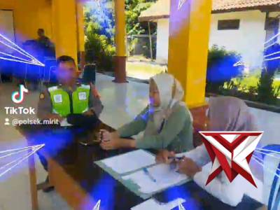 Sambang Dor to dor Polsek Mirit