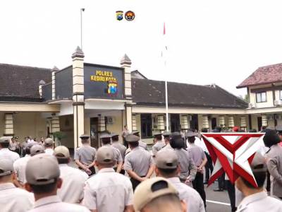 Senin, 2 Maret 2026, Wakapolres Kediri Kota memimpin pelaksanaan kegiatan apel bersama yang diseleng